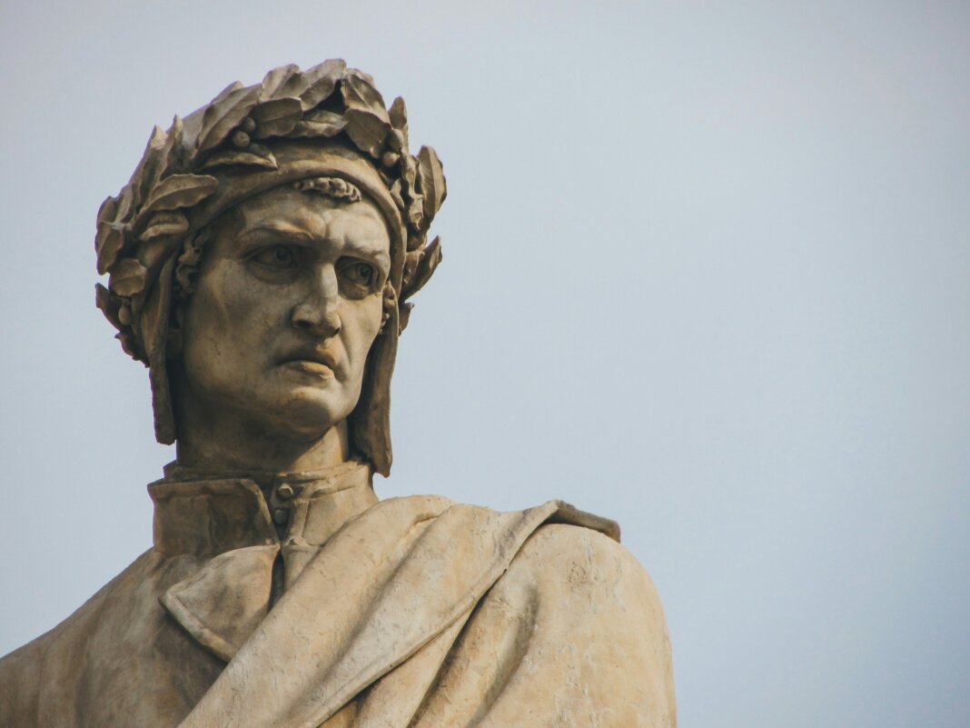 Statua di Dante Alighieri