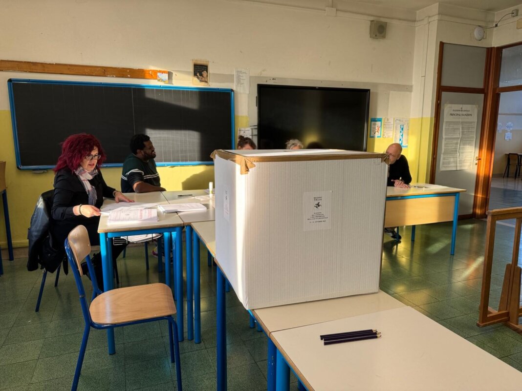 Elezioni regionali, scarsa affluenza alle 12: ha votato il 9,95 per cento degli aventi diritto
