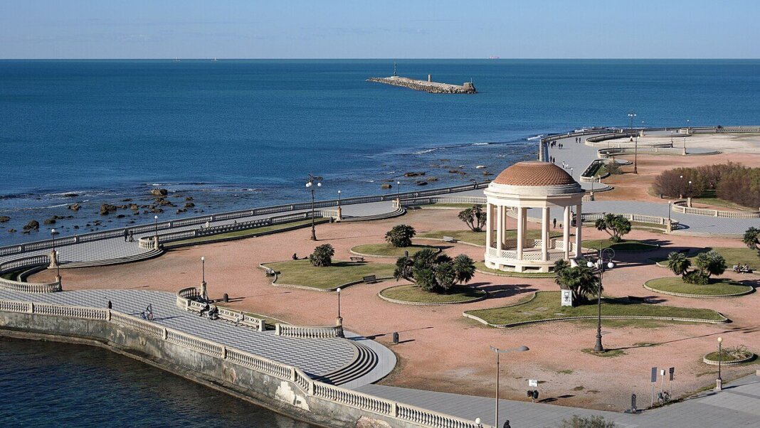 Livorno chiusure negozi