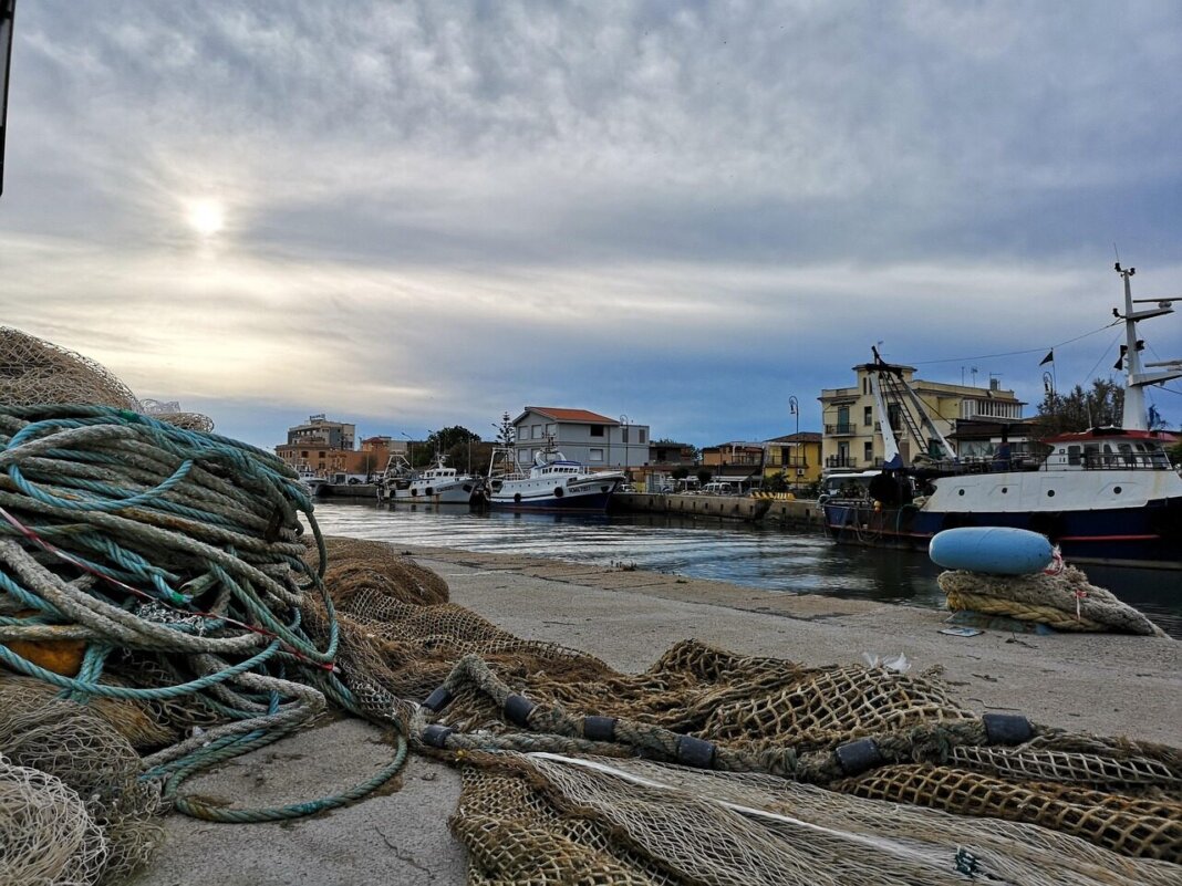 Fermopesca, l'assessore Mirabelli incontra i pescatori: 